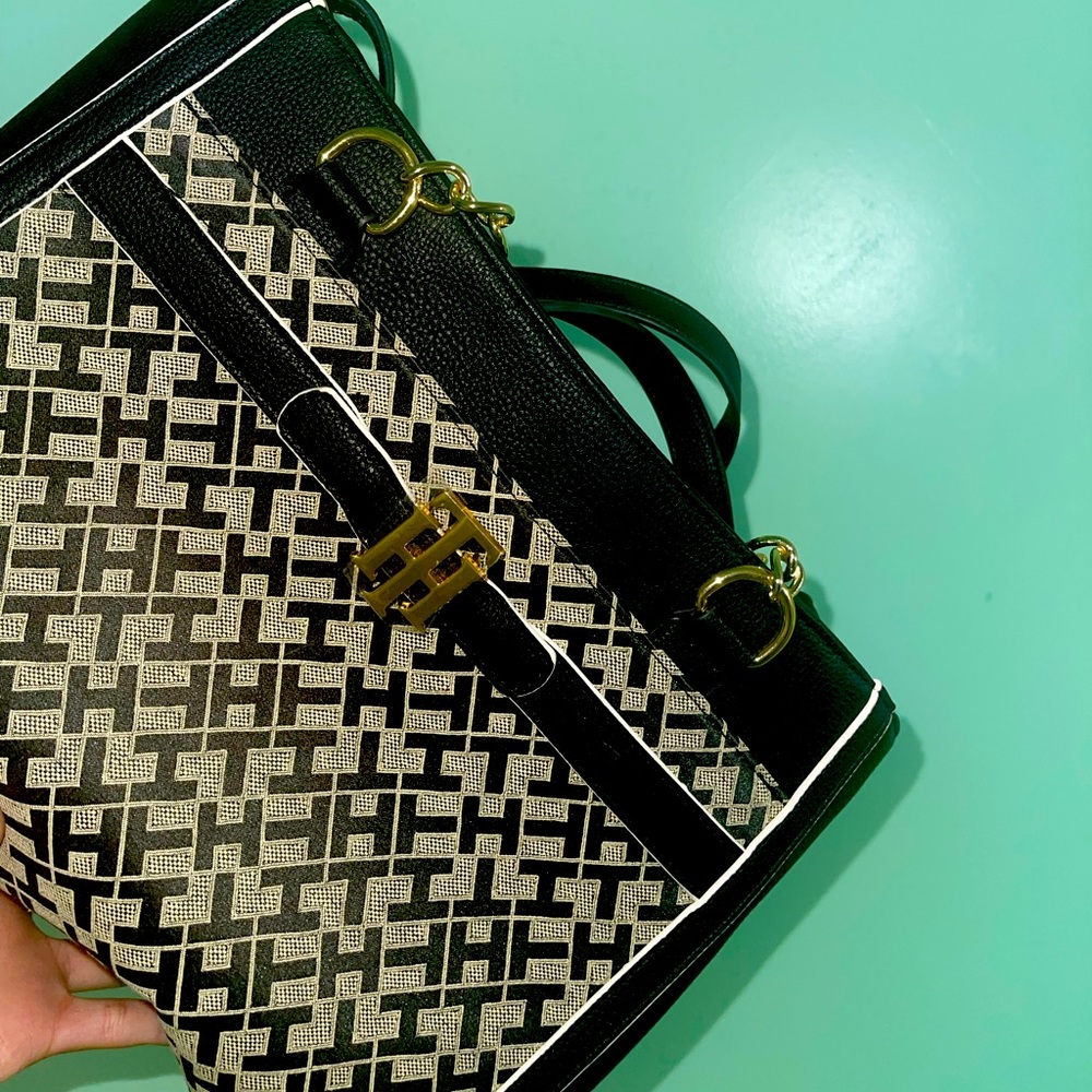 Tommy Hilfiger Purse 👛